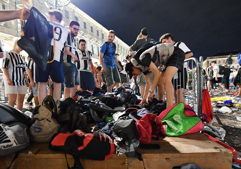 Περισσότεροι από 1.500 οι τραυματίες στο Τορίνο- Ένα παιδί επτά ετών σε κρίσιμη κατάσταση – Αναζητούνται οι υπαίτιοι για τον ψευδή συναγερμό (εικόνες, βίντεο)